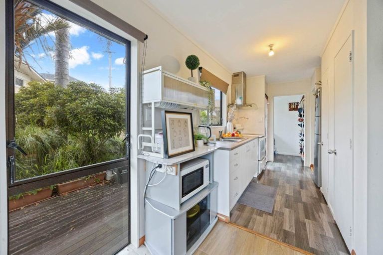 Photo of property in 48a Brains Road, Kelston, Auckland, 0602