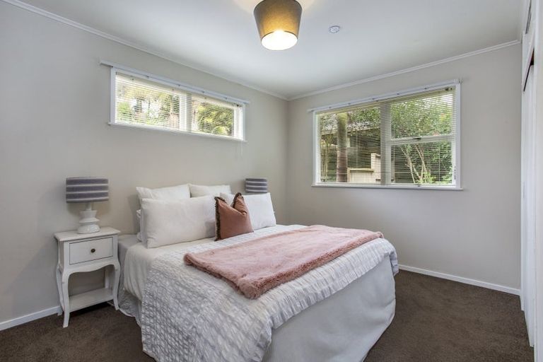 Photo of property in 9 The Grove, Titirangi, Auckland, 0604