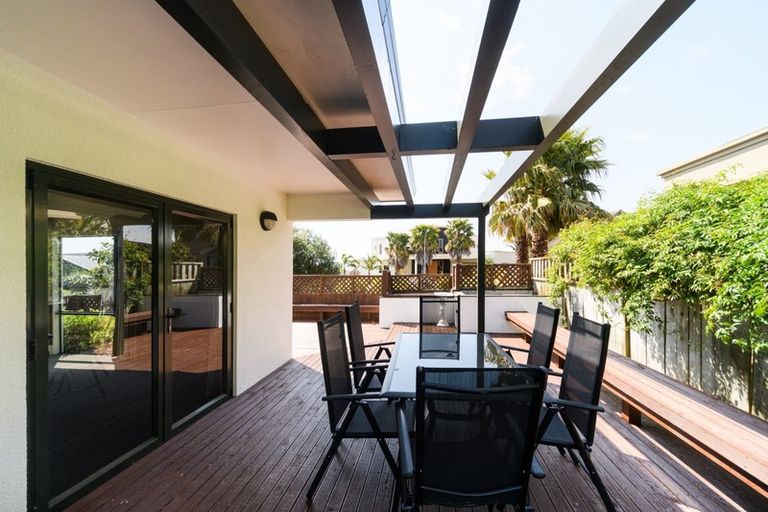 Photo of property in 5 The Strand, Fitzherbert, Palmerston North, 4410