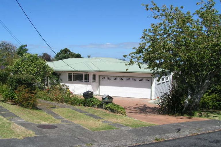 Photo of property in 30 Fairfax Avenue, Northcote, Auckland, 0627