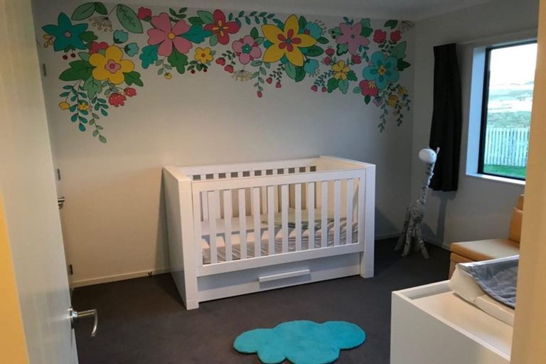 Photo of property in 212 Mark Avenue, Grenada Village, Wellington, 6037