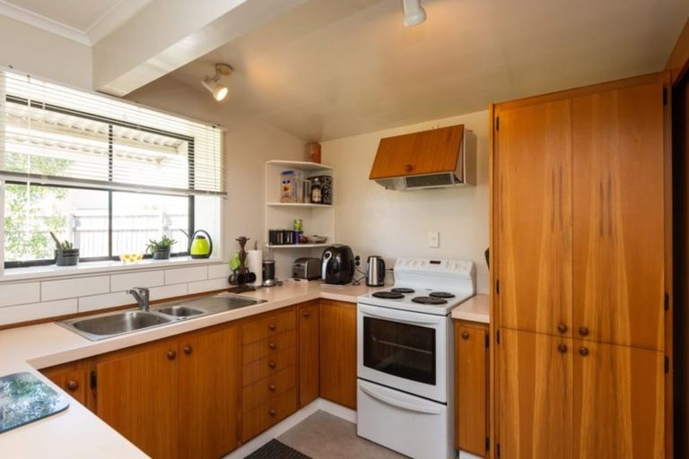 Photo of property in 2/49a Main Road, Redcliffs, Christchurch, 8081