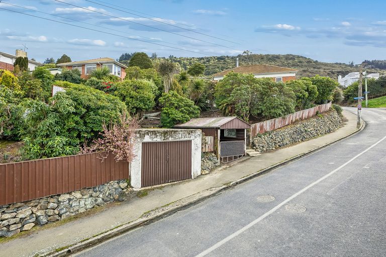Photo of property in 17 Junction Road, Ravensbourne, Dunedin, 9022