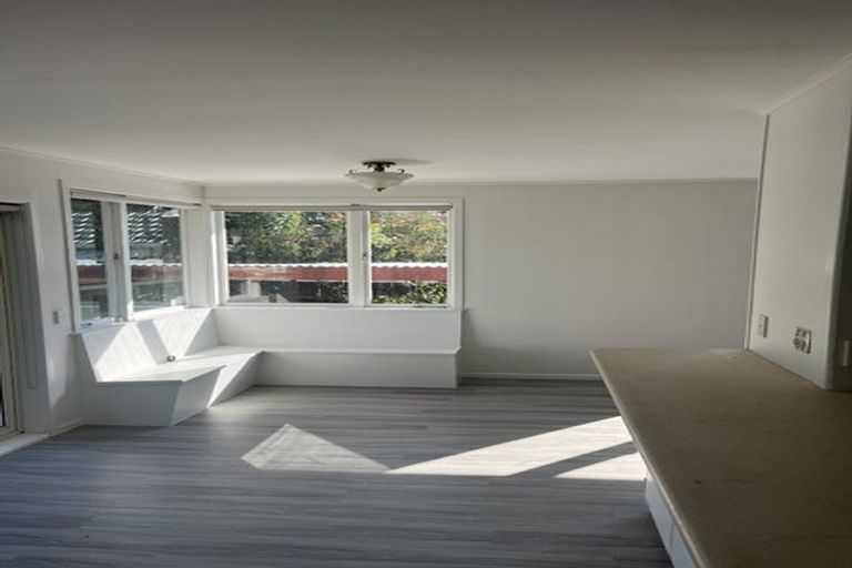 Photo of property in 20 Chilcott Road, Henderson, Auckland, 0612