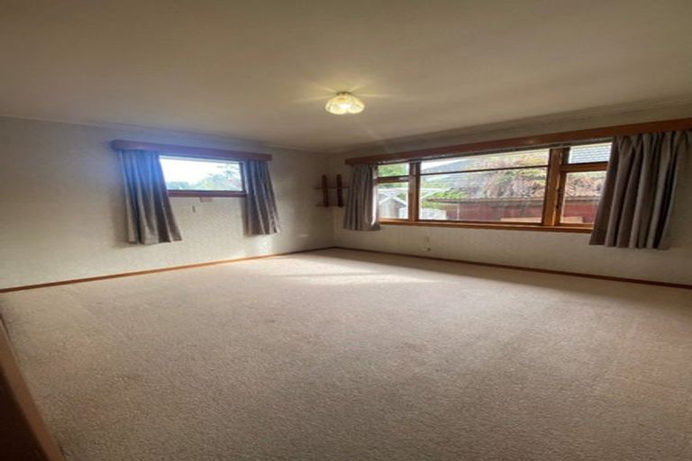 Photo of property in 16 Middlepark Road, Sockburn, Christchurch, 8042