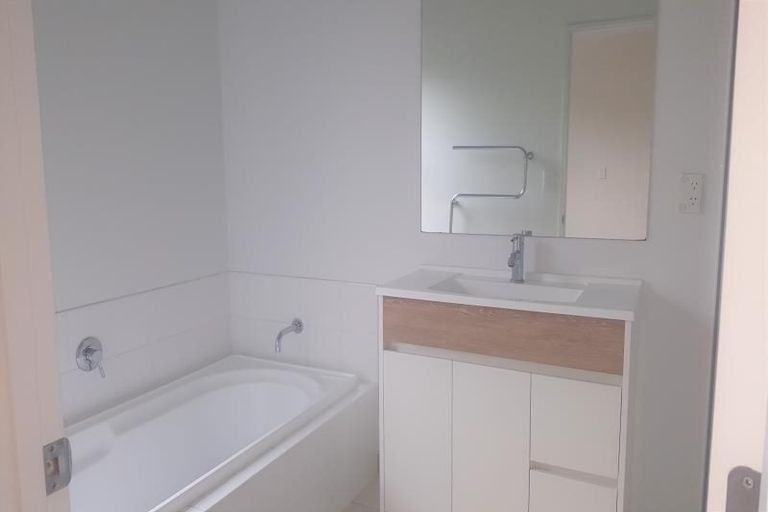 Photo of property in 3/40 Scarlet Oak Drive, Schnapper Rock, Auckland, 0632