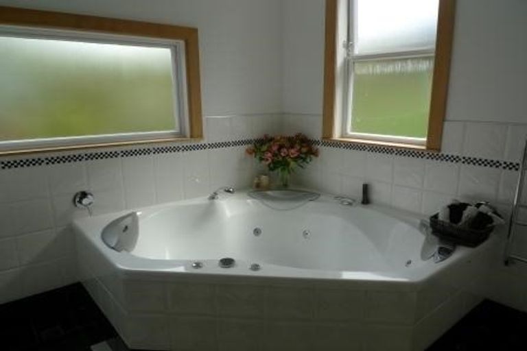 Photo of property in 3 Monowai Road, Johnsonville, Wellington, 6037