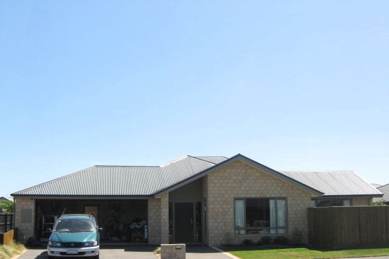 Photo of property in 20 Coolspring Way, Redwood, Christchurch, 8051