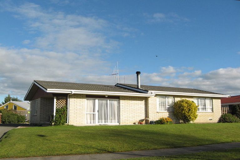 Photo of property in 25 Barton Street, Marton, 4710