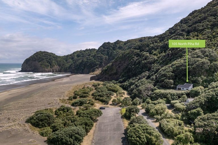 Photo of property in 107 North Piha Road, Piha, 0772