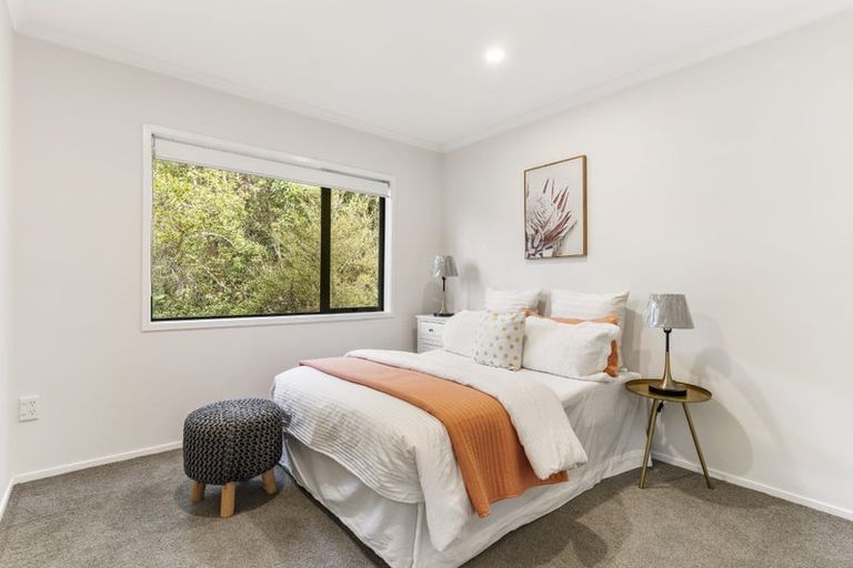 Photo of property in 43 Heathglen Place, Bayview, Auckland, 0629