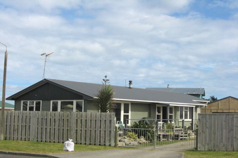 Photo of property in 53 Kahukura Avenue, Waitarere Beach, Levin, 5510