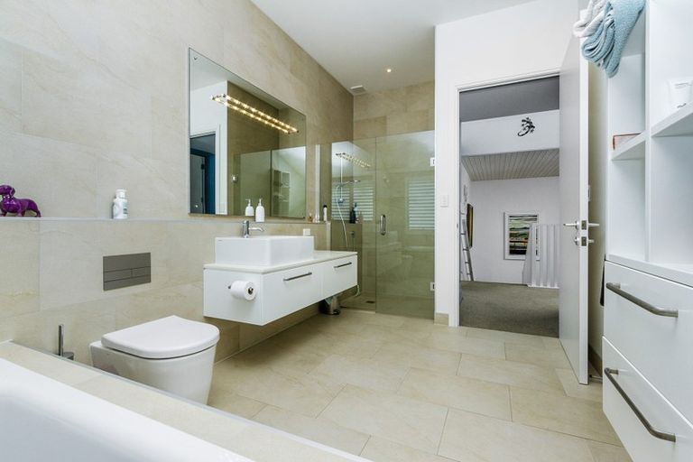 Photo of property in 19 Muritai Road, Milford, Auckland, 0620