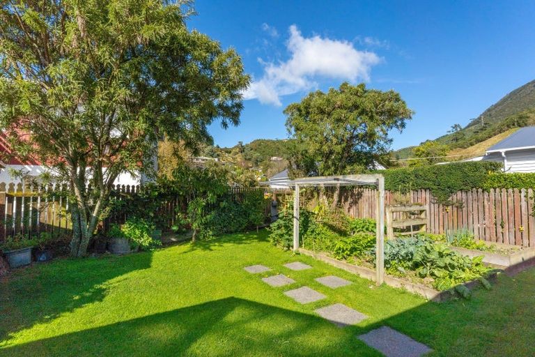 Photo of property in 30 Buller Street, Picton, 7220