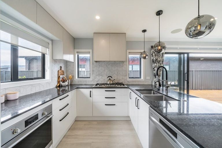 Photo of property in 11 Salisbury Crescent, Wallaceville, Upper Hutt, 5018