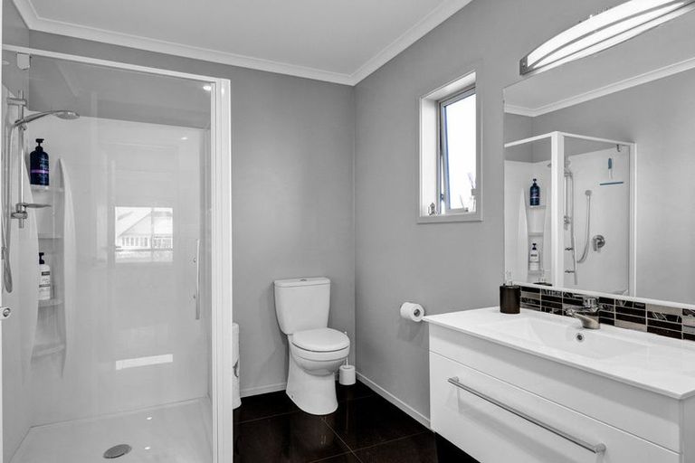 Photo of property in 74 Broadway, Stratford, 4332