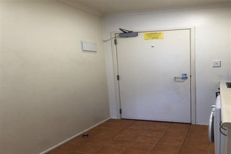 Photo of property in 5c/30 Westward Ho, Glen Eden, Auckland, 0602