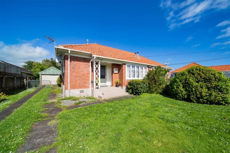 Photo of property in 40-42 Dixon Avenue, Hawera, 4610