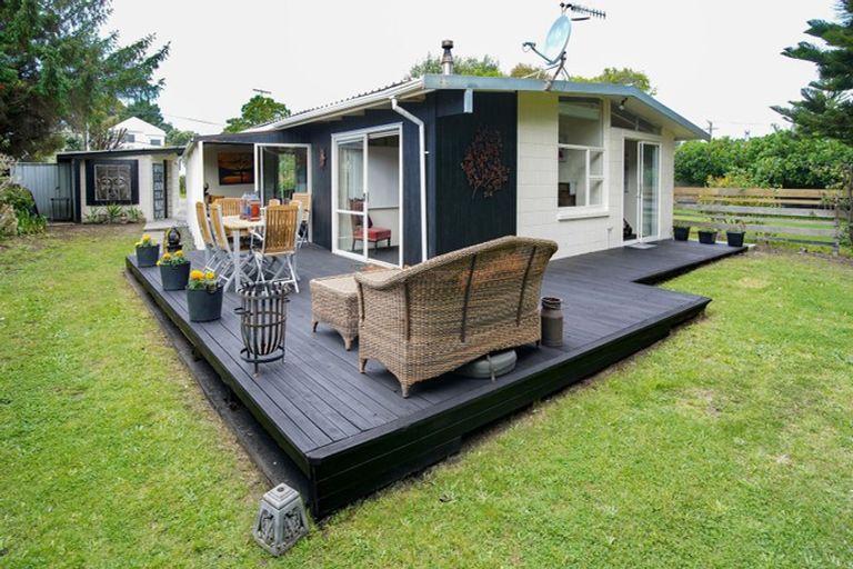 Photo of property in 32 Te Moana Road, Waikanae Beach, Waikanae, 5036