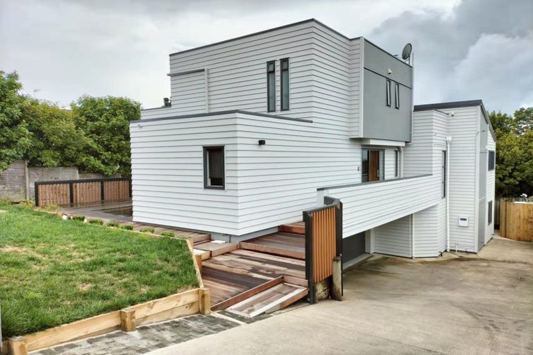 Photo of property in 45a Forrest Hill Road, Milford, Auckland, 0620