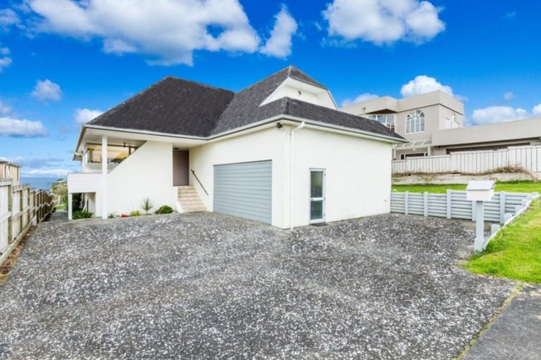 Photo of property in 77 Deep Creek Road, Waiake, Auckland, 0630
