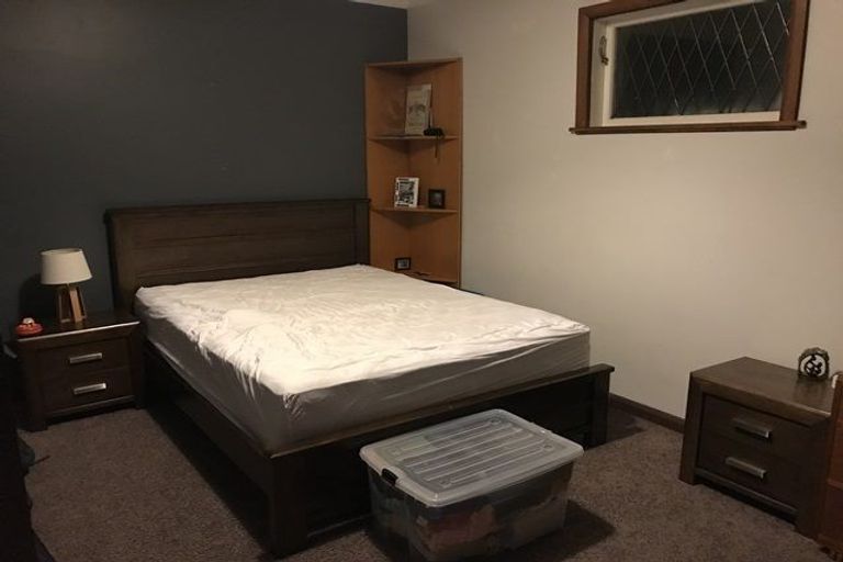 Photo of property in 21 Featherston Street, Takaro, Palmerston North, 4412