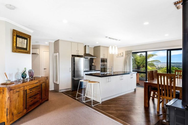 Photo of property in 32 Mount Marua Drive, Timberlea, Upper Hutt, 5018