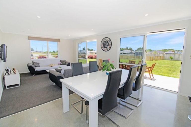 Photo of property in 1 Ongarui Close, Whalers Gate, New Plymouth, 4310