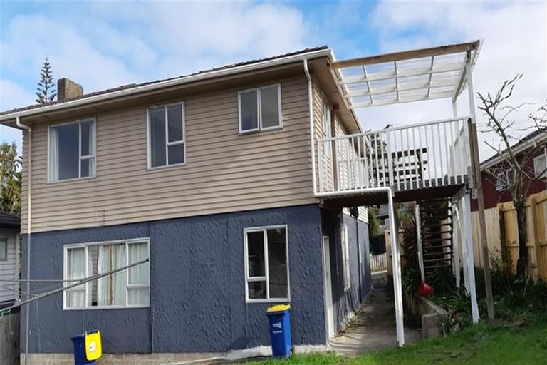 Photo of property in 1/12 Manuka Road, Glenfield, Auckland, 0629