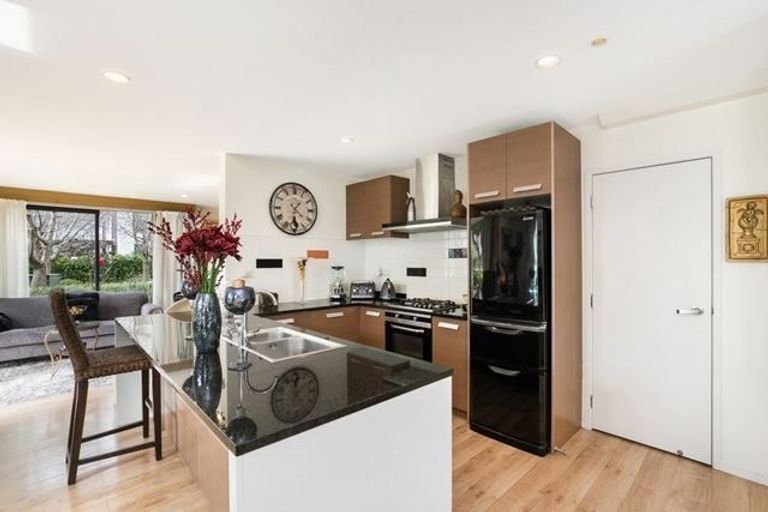 Photo of property in 16 Windfola Parkway, Takanini, 2112