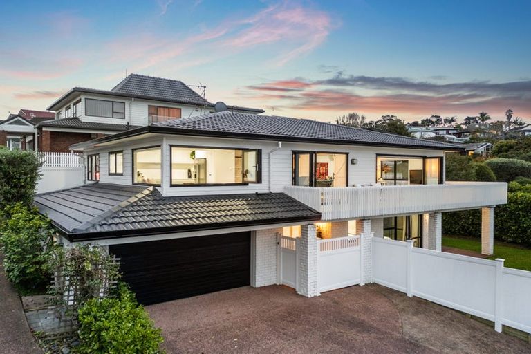 Photo of property in 2/33 Parr Terrace, Castor Bay, Auckland, 0620