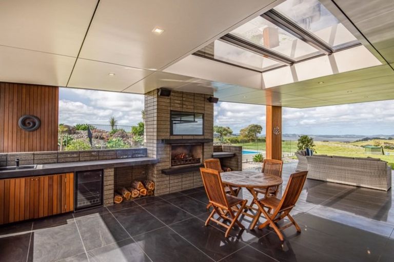 Photo of property in 14 Tuparekura Road, South Head, Helensville, 0874