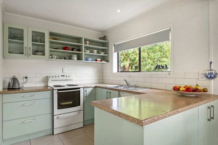 Photo of property in 2/52 Saddleback Rise, Murrays Bay, Auckland, 0630