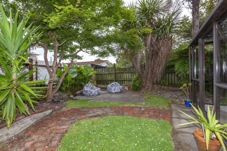Photo of property in 1a Karaka Grove, Waikanae, 5036
