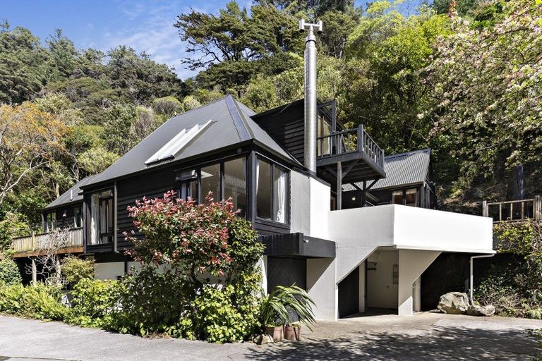 Photo of property in 18 Marama Terrace, Eastbourne, Lower Hutt, 5013
