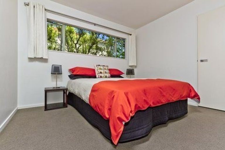 Photo of property in 15 Bush Lane, Northcote Point, Auckland, 0627