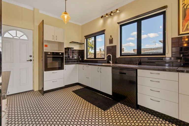 Photo of property in 14 Victory Road, Fairy Springs, Rotorua, 3015