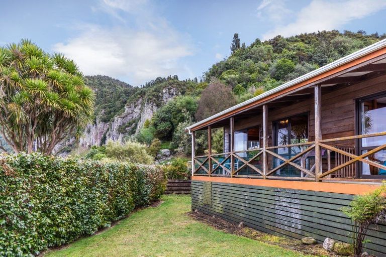 Photo of property in 19 Turangitukua Terrace, Kuratau, Turangi, 3381