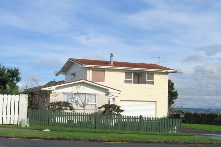 Photo of property in 50 Bradbury Road, Botany Downs, Auckland, 2010