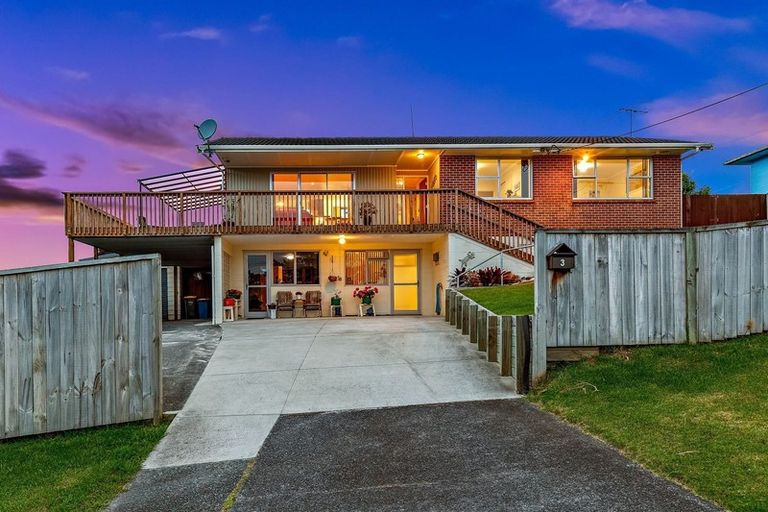 Photo of property in 3 Lowtherhurst Road, Massey, Auckland, 0614