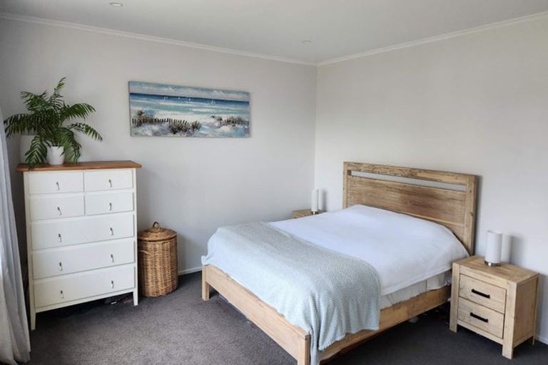 Photo of property in 14 Waipani Road, Te Atatu Peninsula, Auckland, 0610