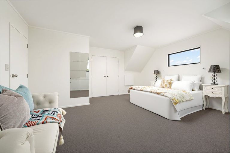 Photo of property in 54 Zefiro Drive, Massey, Auckland, 0614