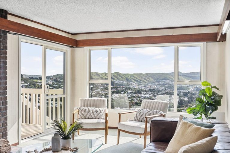 Photo of property in 59 Chapman Street, Newlands, Wellington, 6037