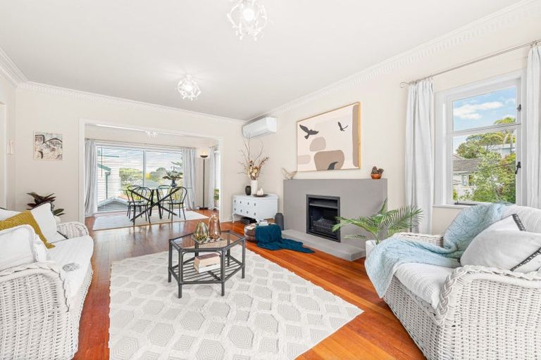 Photo of property in 33 Old Lake Road, Narrow Neck, Auckland, 0624