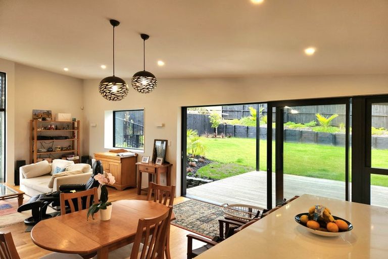 Photo of property in 23a Oscar Road, Greenhithe, Auckland, 0632