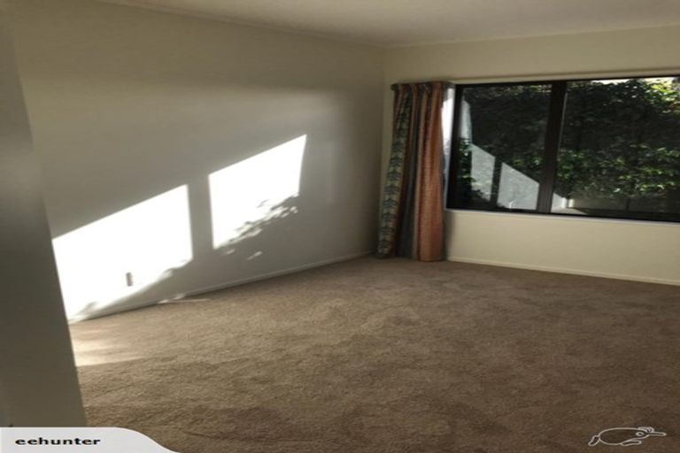 Photo of property in 6 Ashton Fitchett Drive, Brooklyn, Wellington, 6021