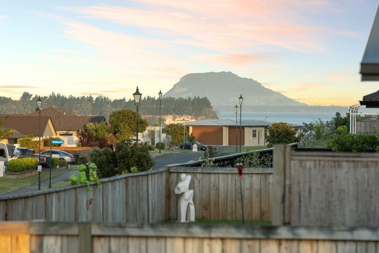 Photo of property in 1 Vantage Place, Omokoroa, 3114