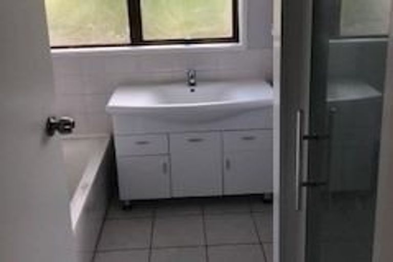 Photo of property in 32 Pisces Road, Glen Eden, Auckland, 0602