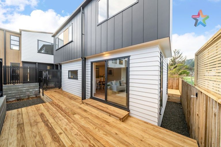 Photo of property in 7/11 Lees Grove, Wainuiomata, Lower Hutt, 5014