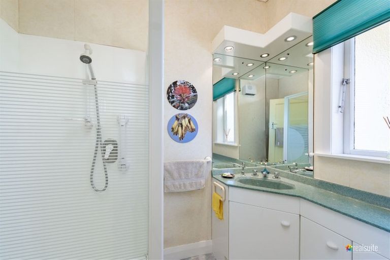 Photo of property in 154 Randwick Road, Moera, Lower Hutt, 5010